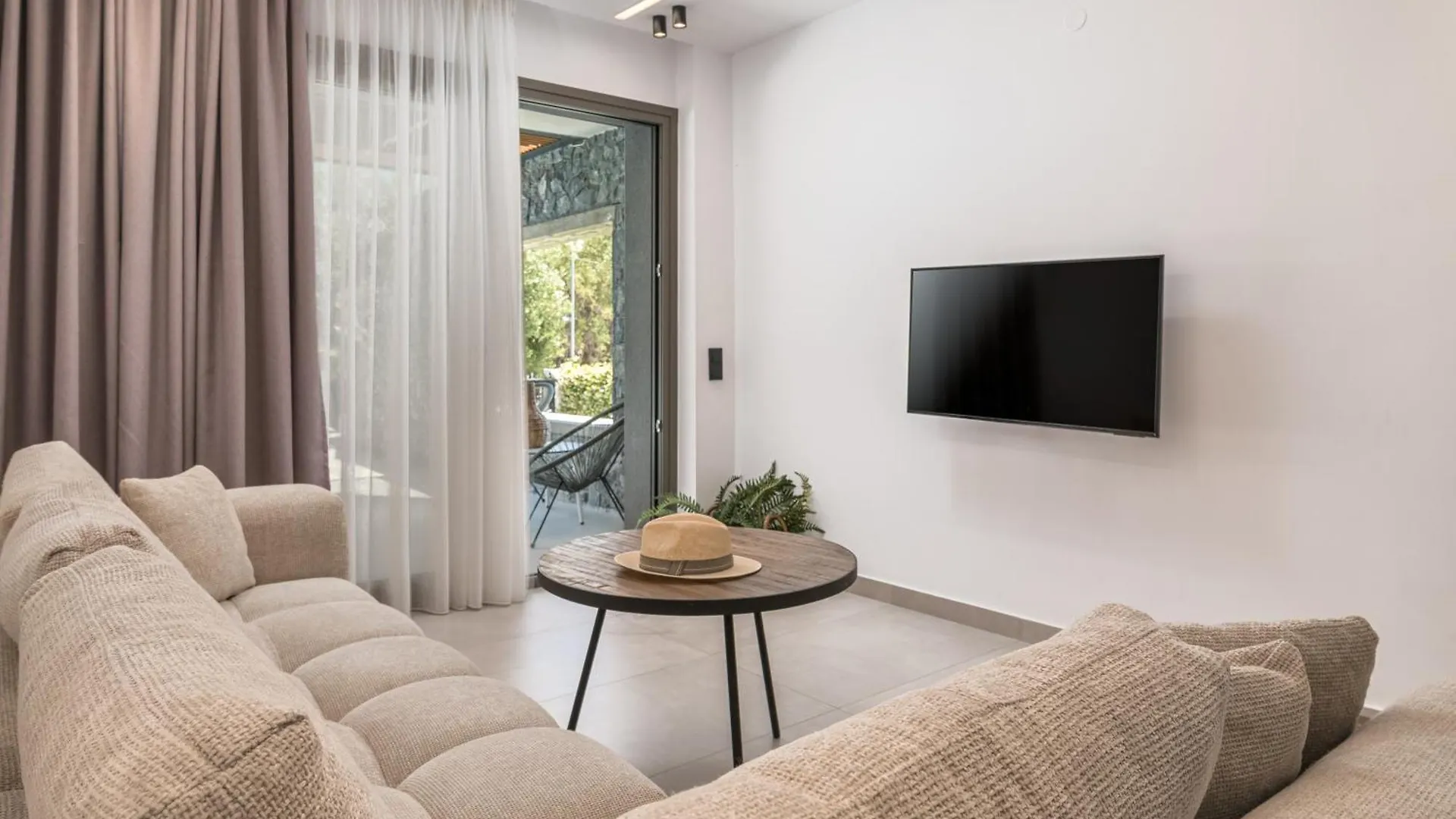 Dionisos Luxury Villas بيفكوهوري