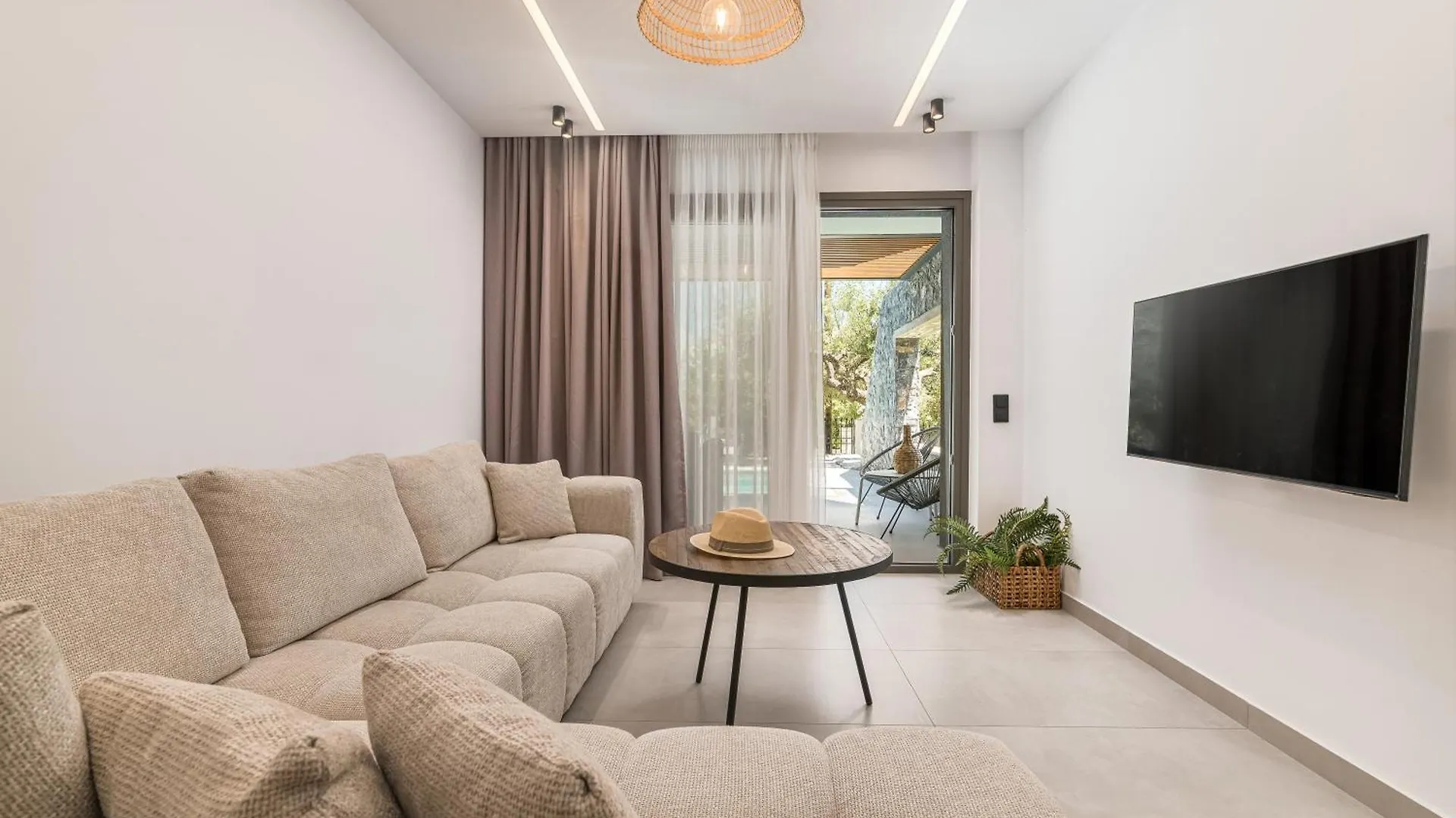 Dionisos Luxury Villas بيفكوهوري