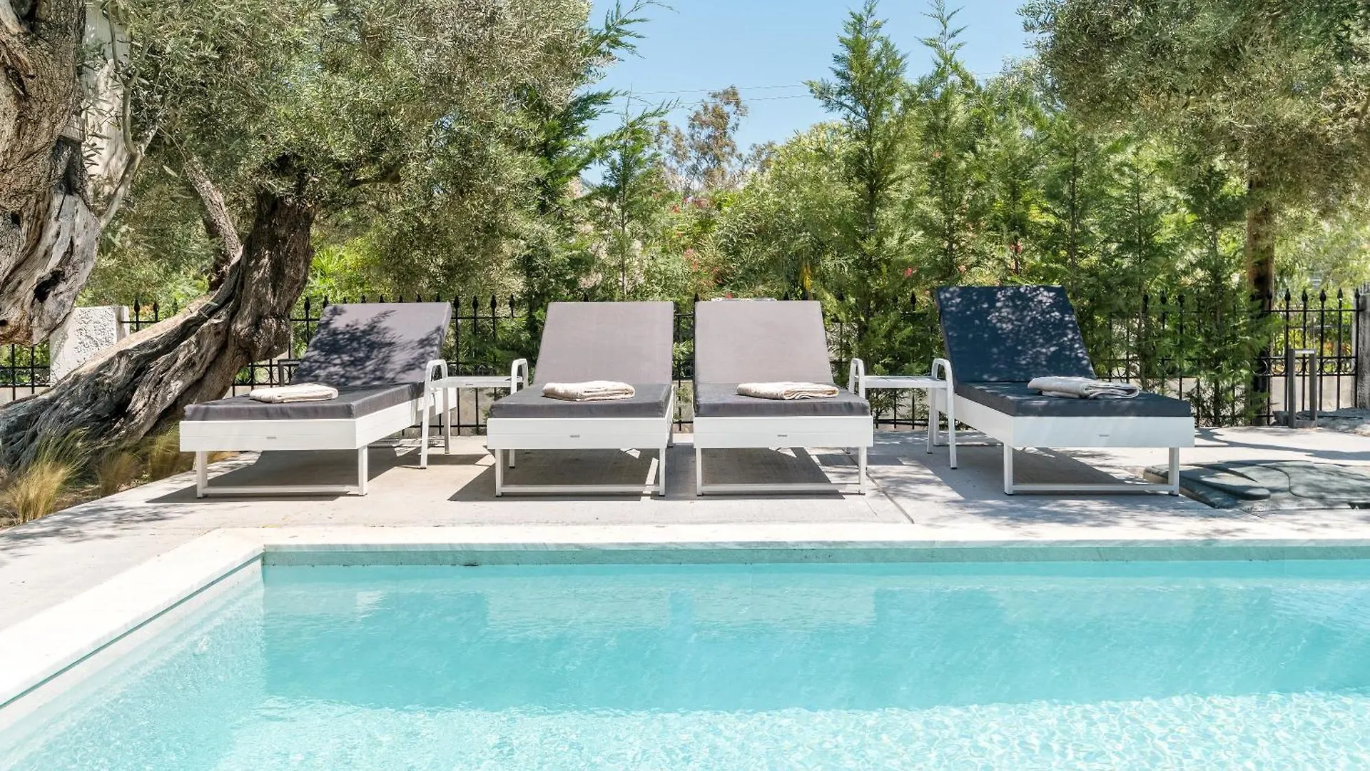 Dionisos Luxury Villas بيفكوهوري اليونان